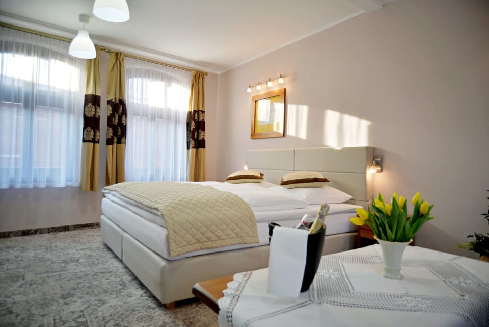 Suite | Premium bedding, rollaway beds, free WiFi, bed sheets