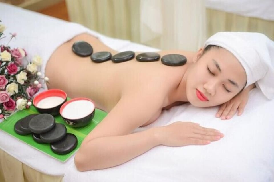 Couples treatment rooms, sauna, hot tub, hot springs, body treatments