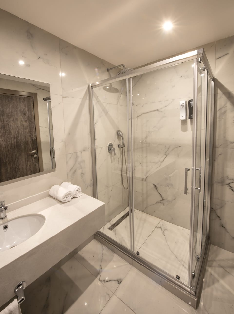 Standard Room | Bathroom | Shower, free toiletries, hair dryer, slippers