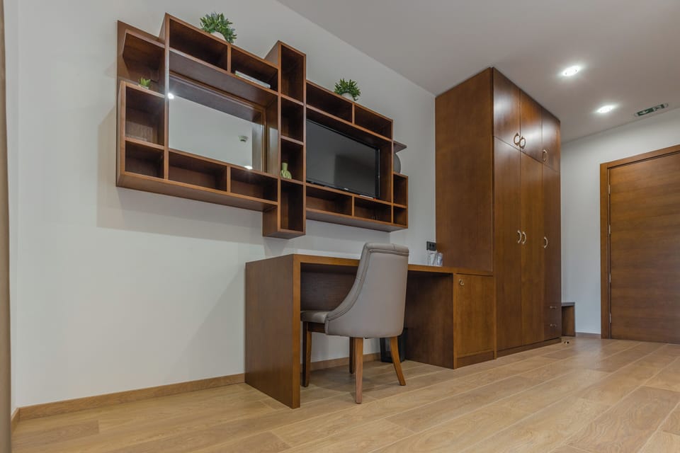 Classic Apartment | Premium bedding, minibar, in-room safe, desk