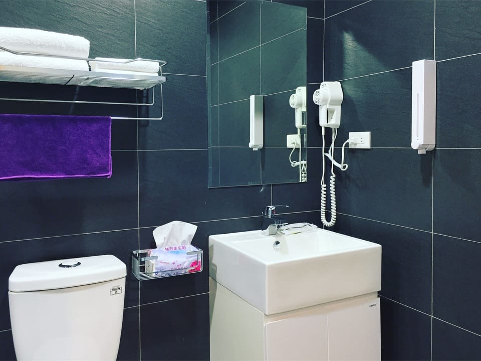 Classic Double Room, 3 Bedrooms, City View | Bathroom | Shower, rainfall showerhead, free toiletries, hair dryer