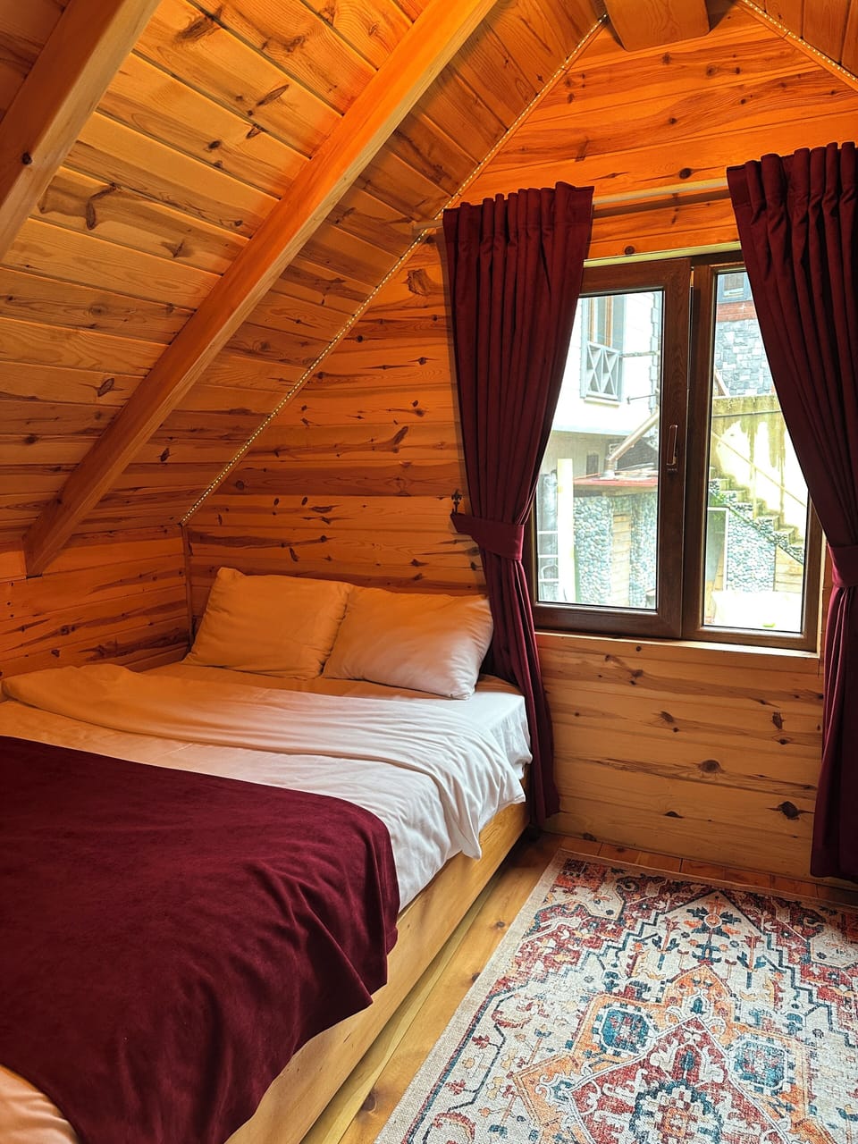 Premium bedding, individually decorated, individually furnished, desk