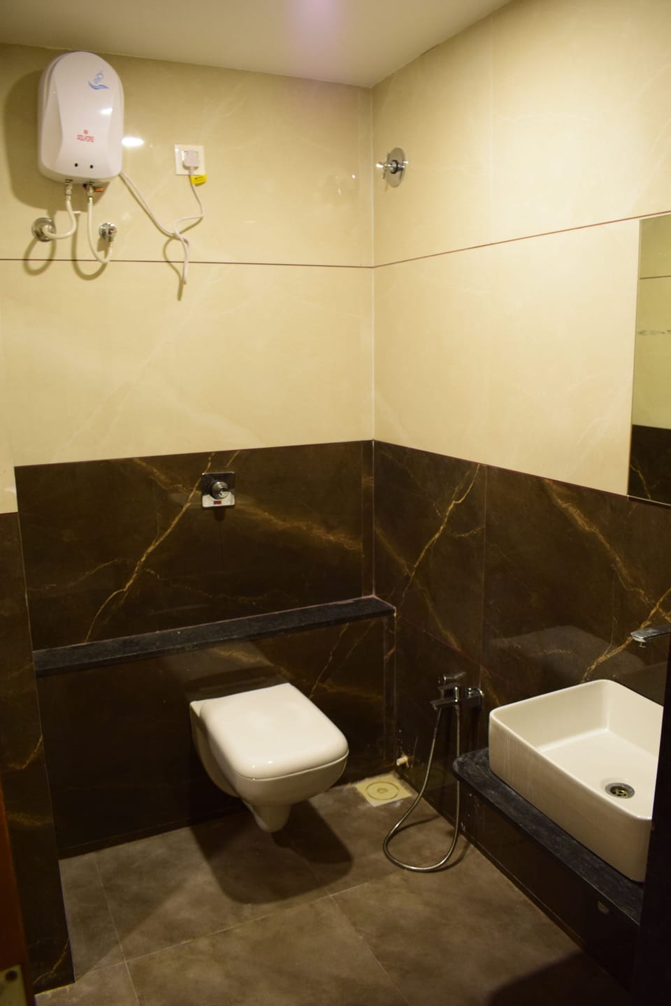 Shower, free toiletries, soap, shampoo