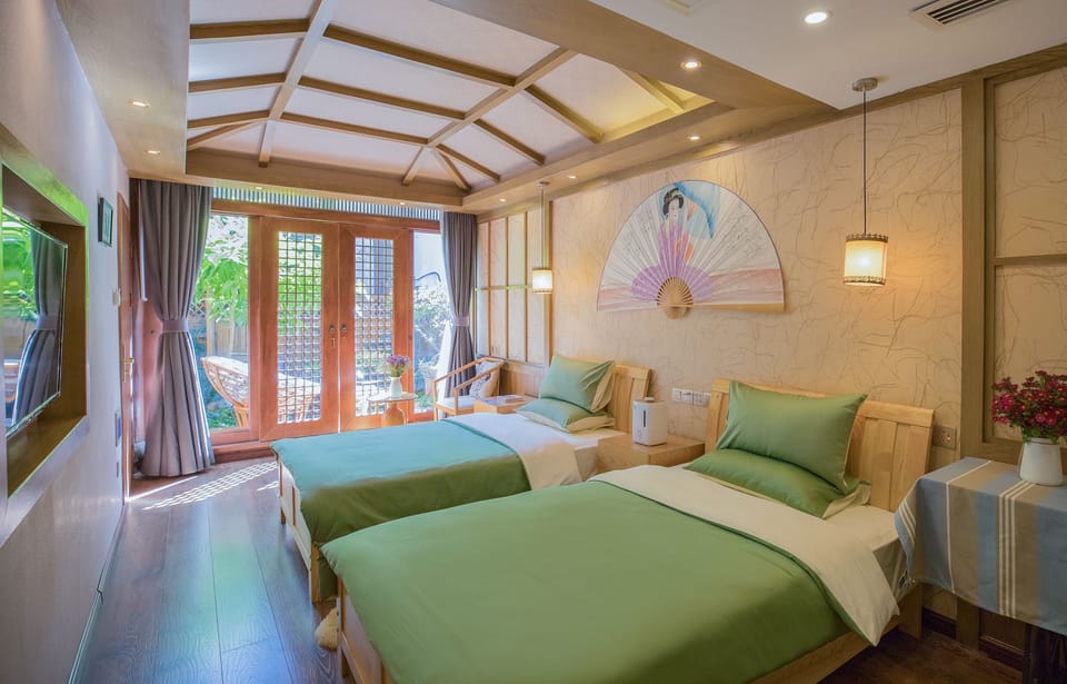 Deluxe Twin Room | Desk, blackout drapes, WiFi (free)