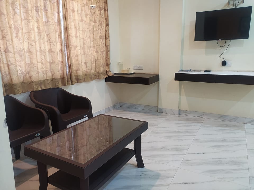 Suite Room Non AC | In-room safe, desk, bed sheets