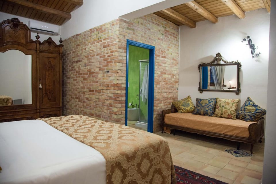 Premium bedding, minibar, cribs/infant beds, free WiFi