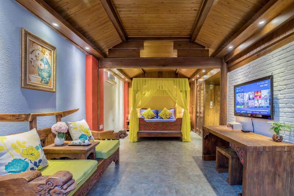 Signature Double Room | Living area | TV