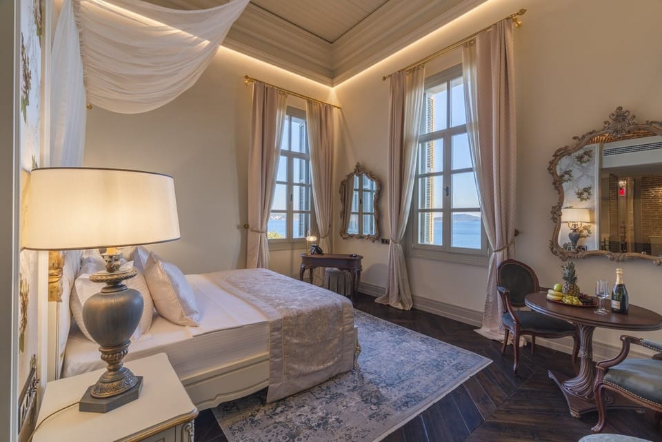 Suite, 1 Queen Bed, Non Smoking, Private Bathroom | Premium bedding, in-room safe, laptop workspace, blackout drapes
