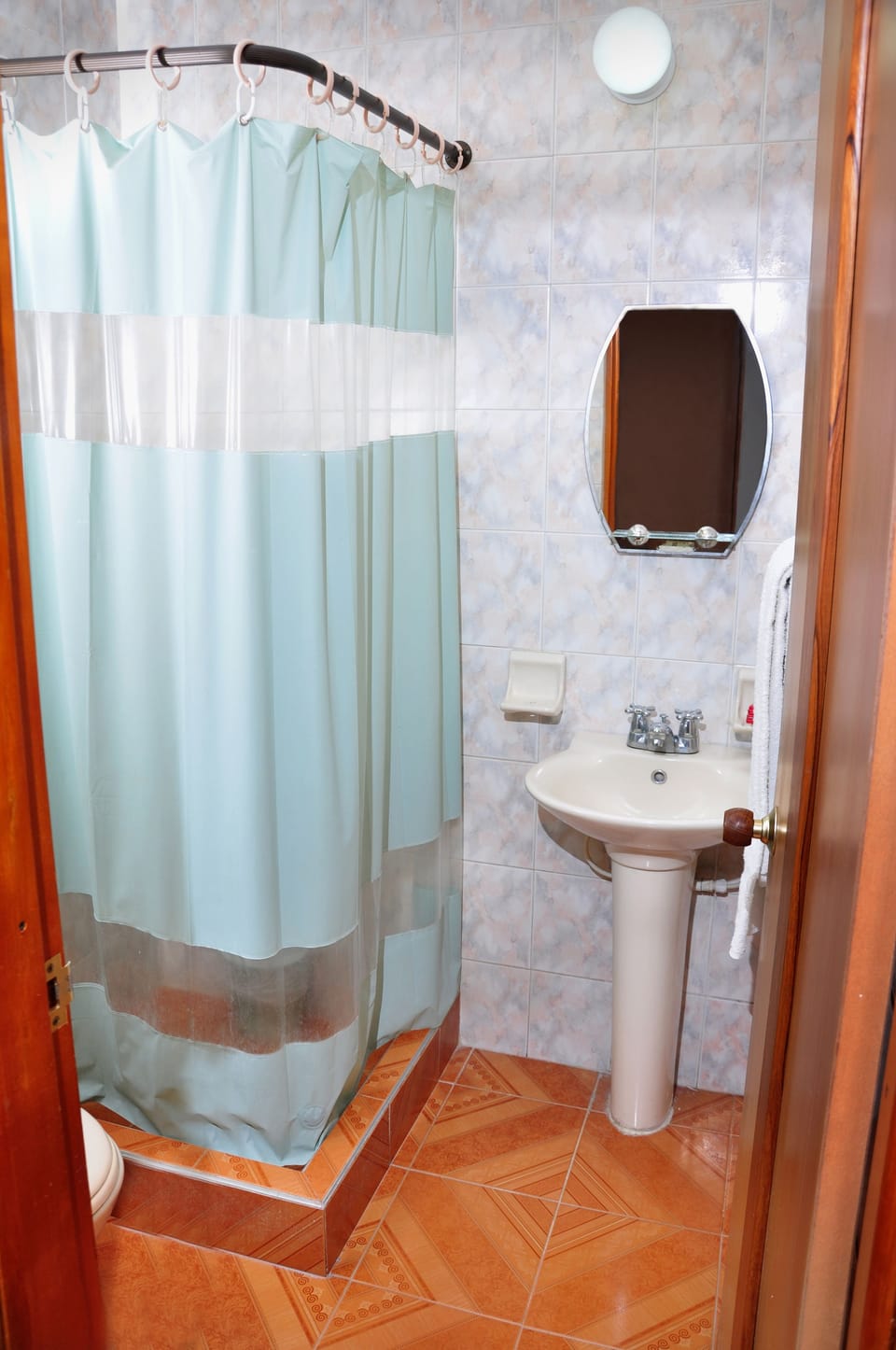 Basic Double or Twin Room | Bathroom | Shower, rainfall showerhead, designer toiletries
