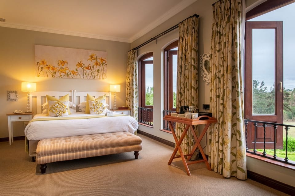 Exclusive Standard Room (King/Twin) | Premium bedding, minibar, in-room safe, desk