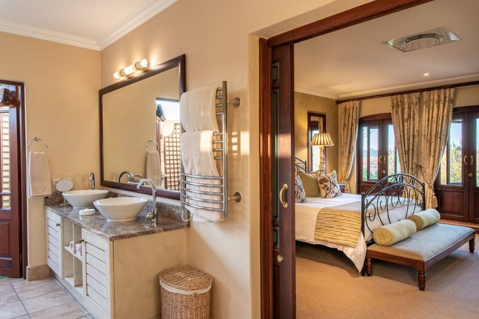 Executive Suite | Bathroom | Separate tub and shower, deep soaking tub, designer toiletries