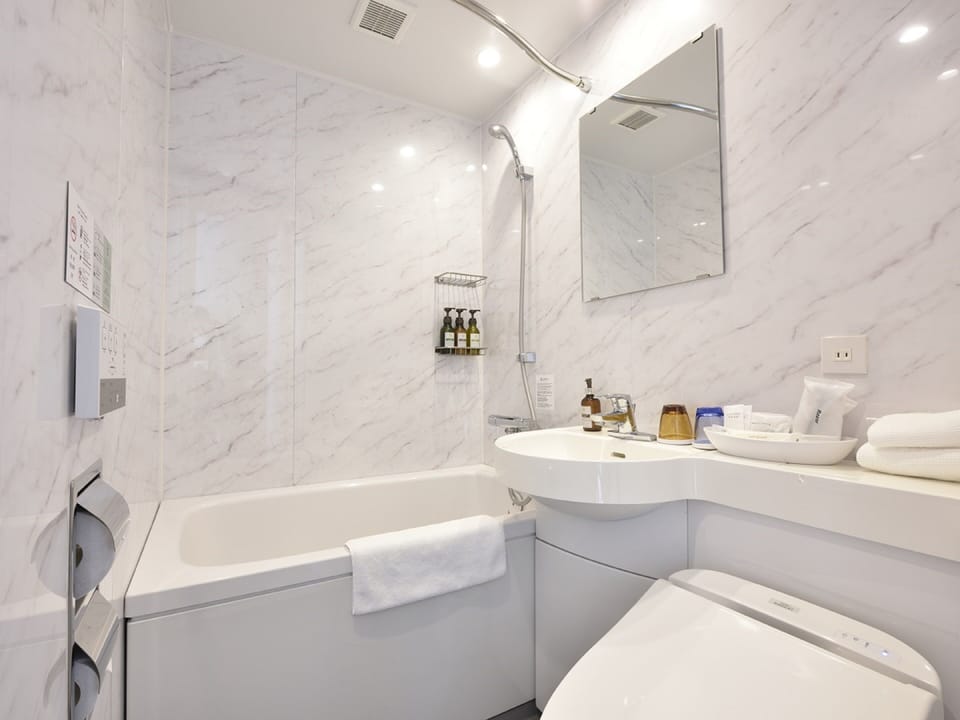Combined shower/tub, free toiletries, hair dryer, slippers