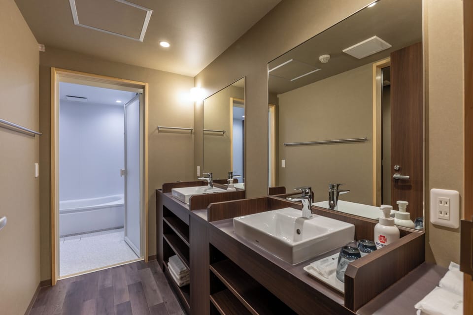 Japanese-style Suite | Bathroom | Free toiletries, hair dryer, slippers, electronic bidet
