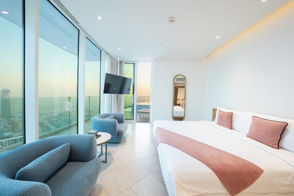 Hypo-allergenic bedding, minibar, in-room safe, soundproofing