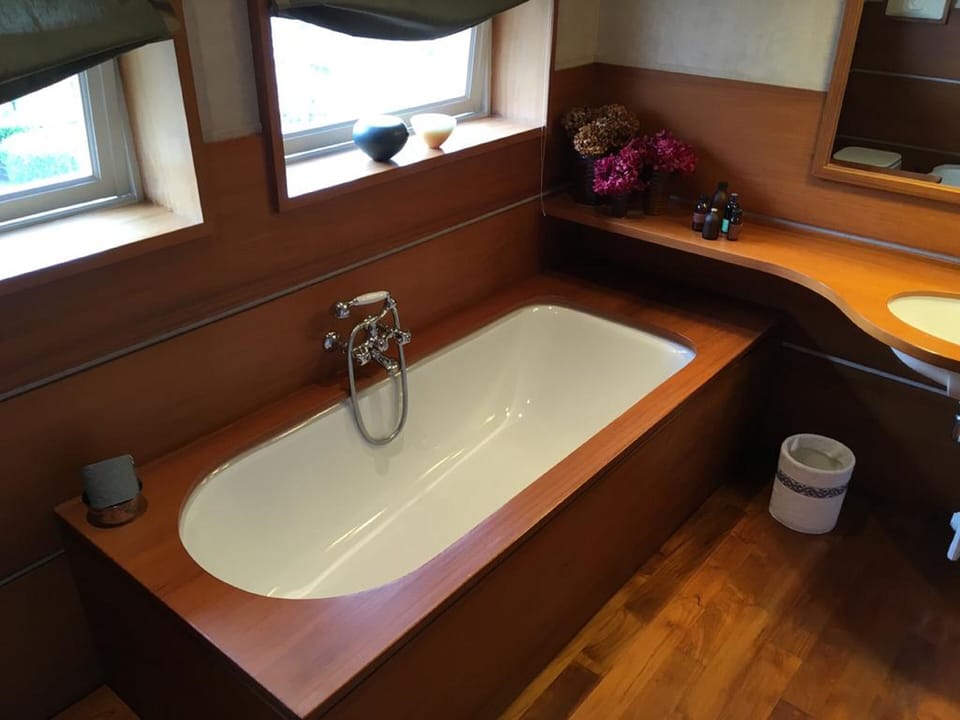 Panoramic Suite | Bathroom | Free toiletries, hair dryer, bidet, towels