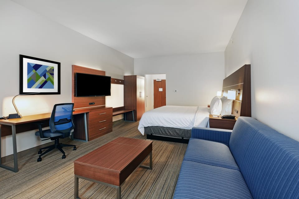 Suite, 1 King Bed with Sofa bed (Living Area) | Room amenity