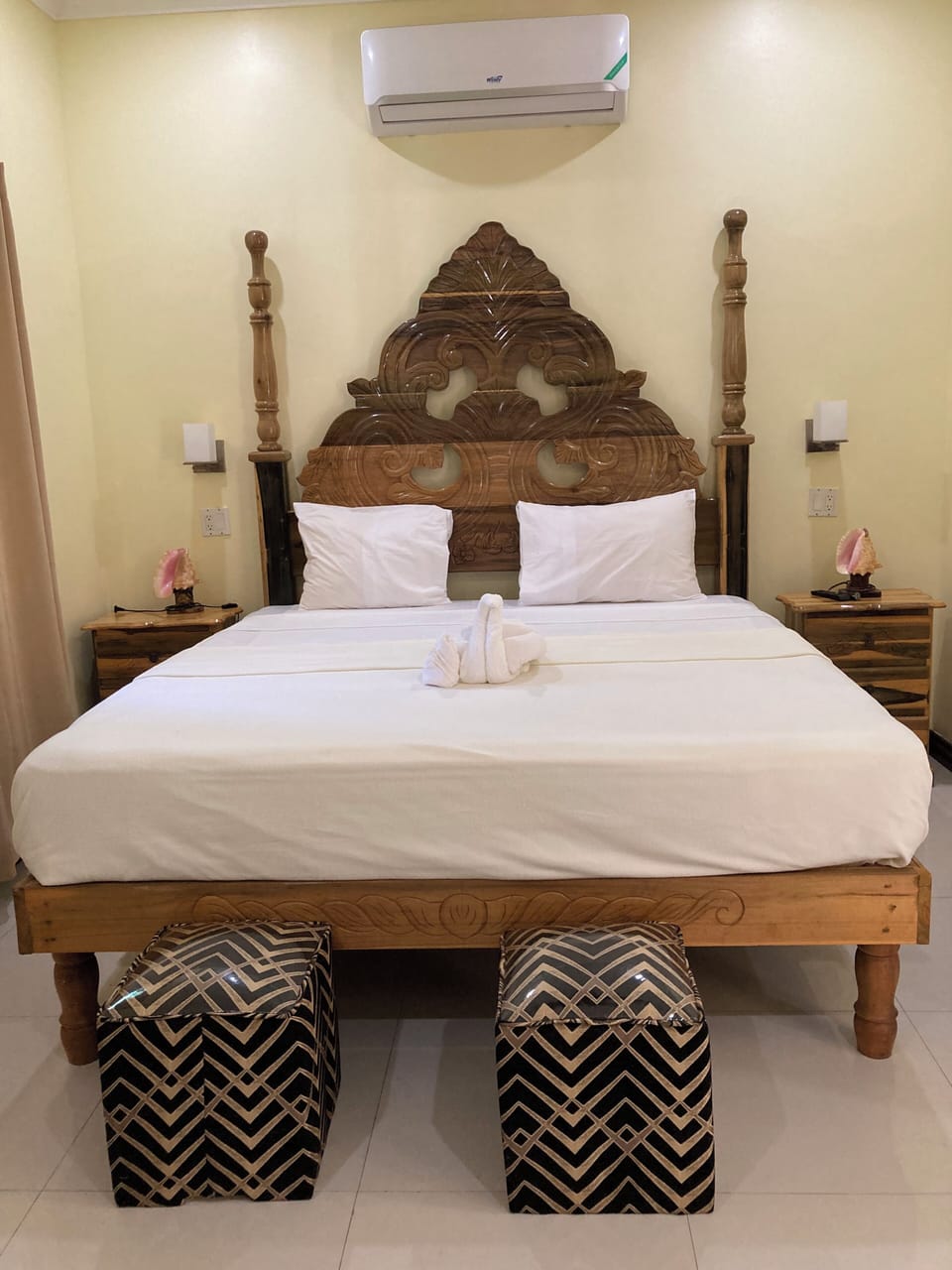 Deluxe Double Room, 1 King Bed, Non Smoking | Iron/ironing board, WiFi (free), individually decorated