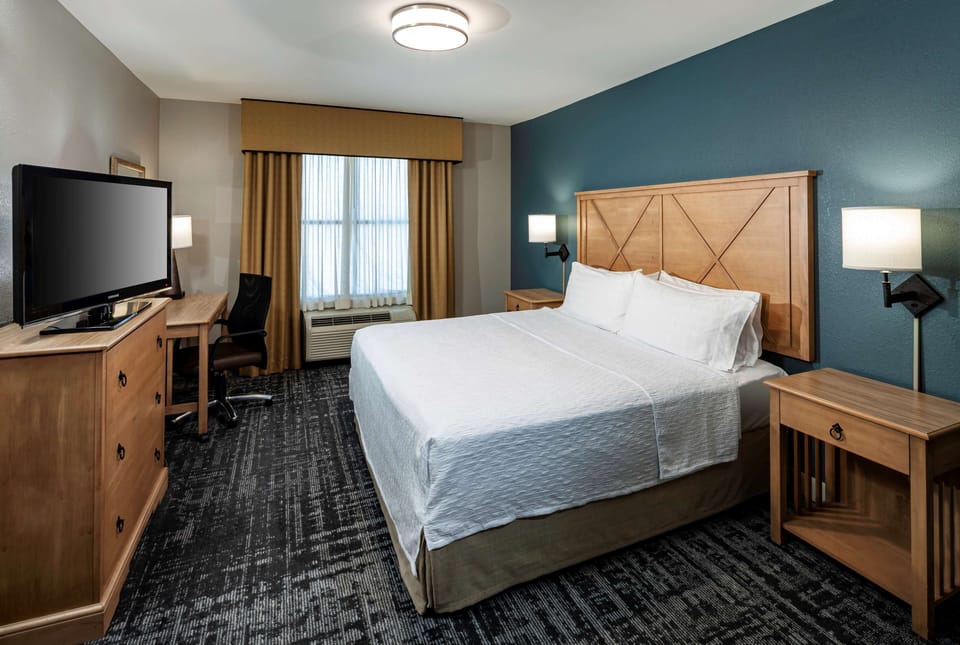 Pillowtop beds, desk, laptop workspace, blackout drapes