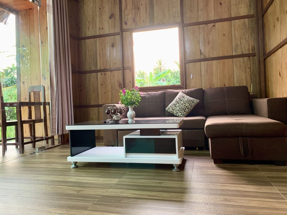 Exclusive Bungalow | Living room | 40-inch LCD TV with digital channels, TV, Netflix