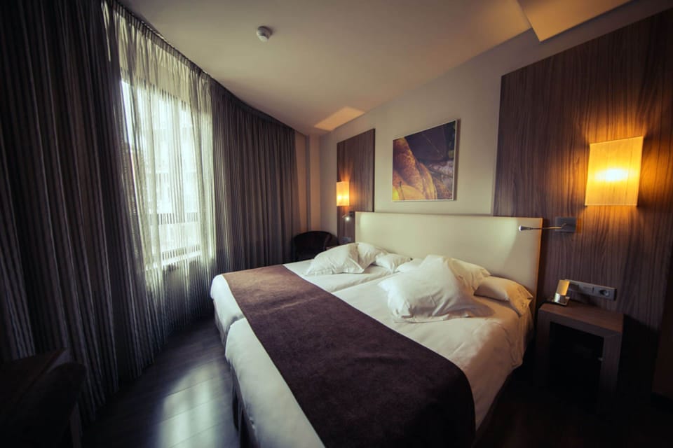 Standard Double Room | Minibar, in-room safe, desk, blackout drapes
