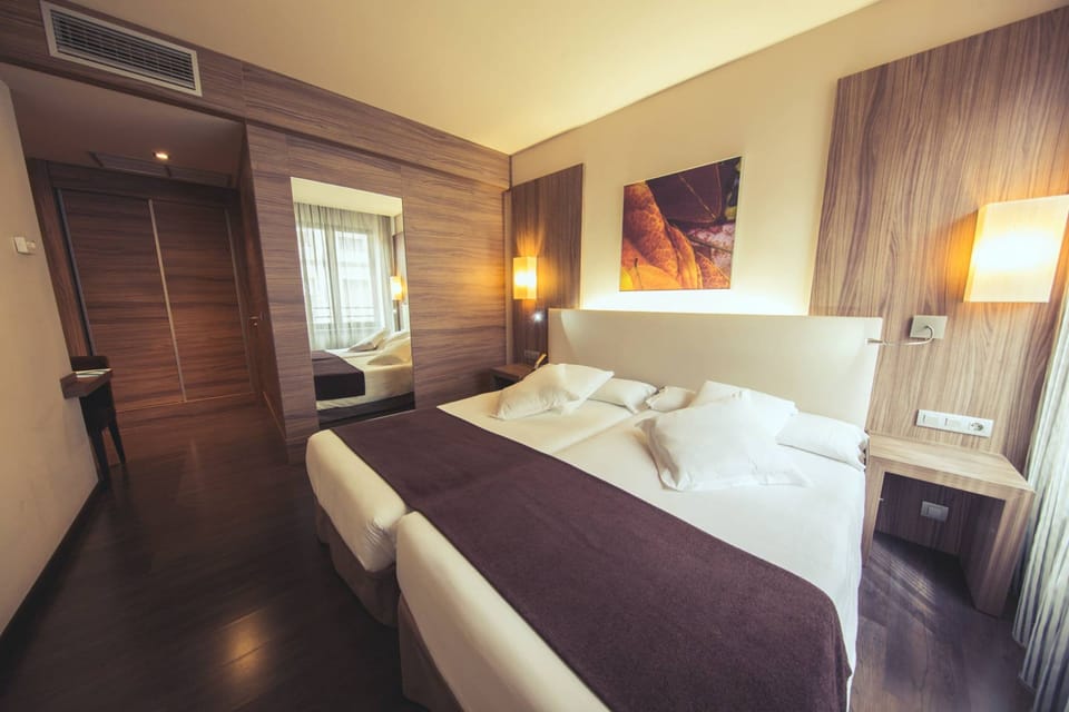 Standard Double Room | Minibar, in-room safe, desk, blackout drapes