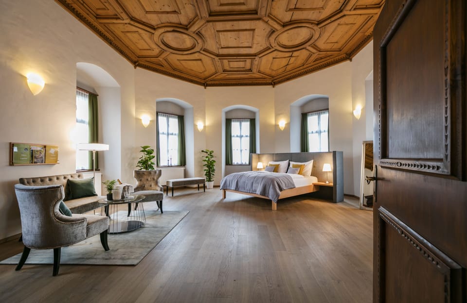 In-room safe, WiFi (free), bed sheets
