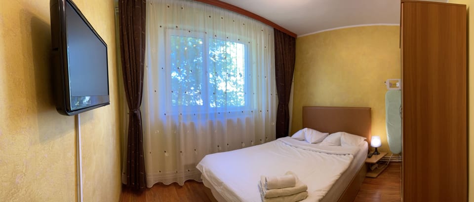 City Apartment | 1 bedroom, Egyptian cotton sheets, premium bedding, Select Comfort beds