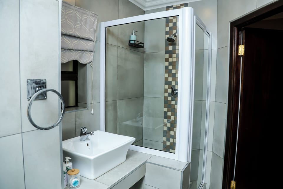 Luxury Suite | Premium bedding, minibar, desk, laptop workspace