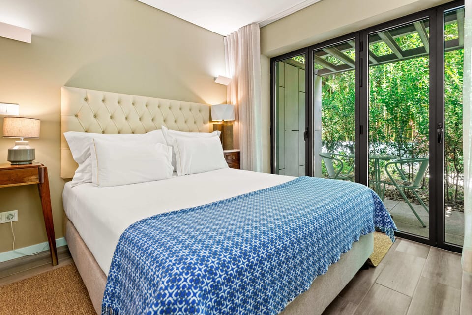 Double Room, Garden View | Hypo-allergenic bedding, minibar, in-room safe, free WiFi