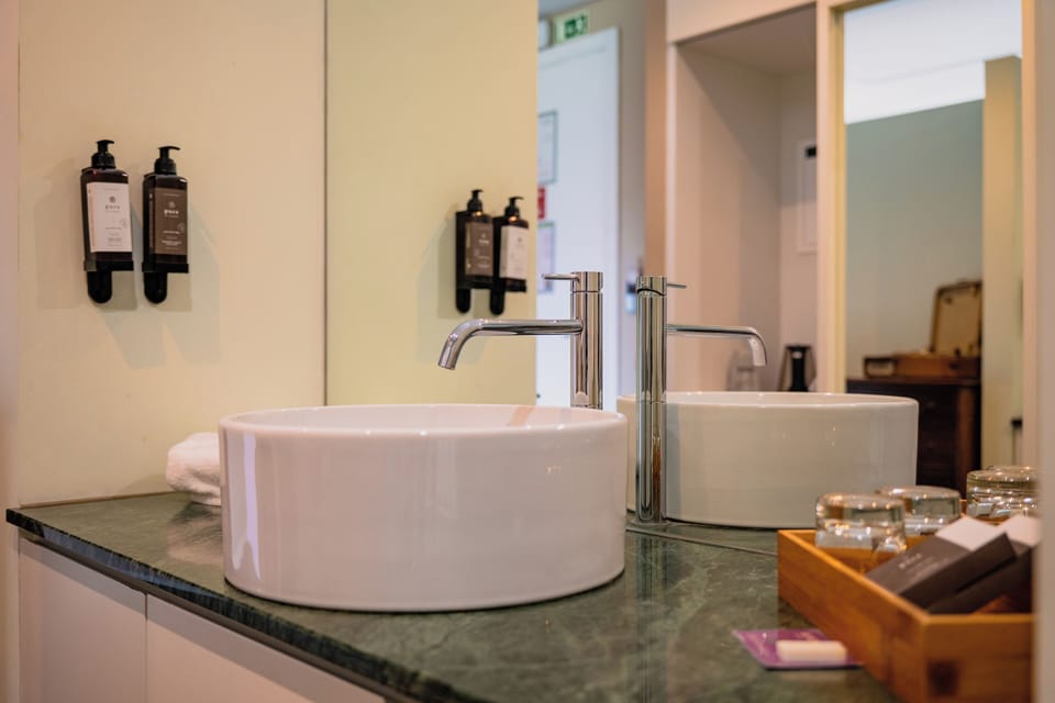 Superior Double Room, Balcony | Bathroom | Shower, hair dryer, towels, soap