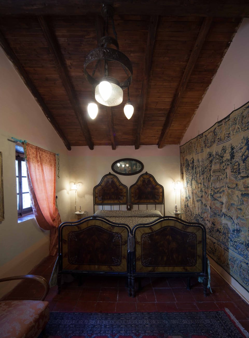 Double Room | Individually furnished, blackout drapes