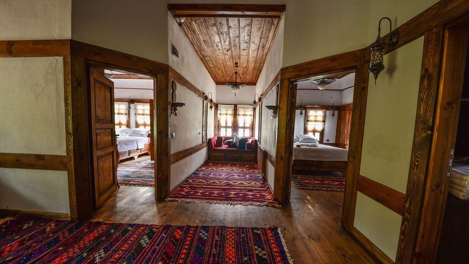 Luxury Suite | WiFi (free), bed sheets