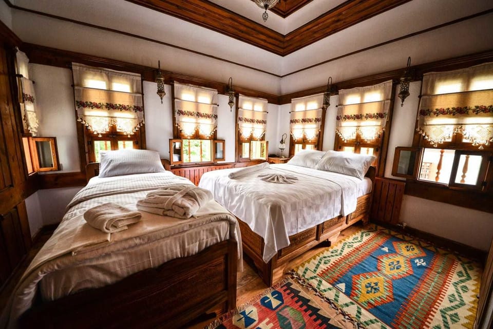 WiFi (free), bed sheets