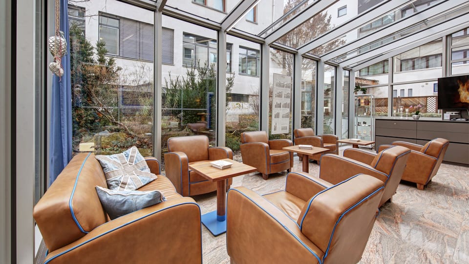 Lobby lounge
