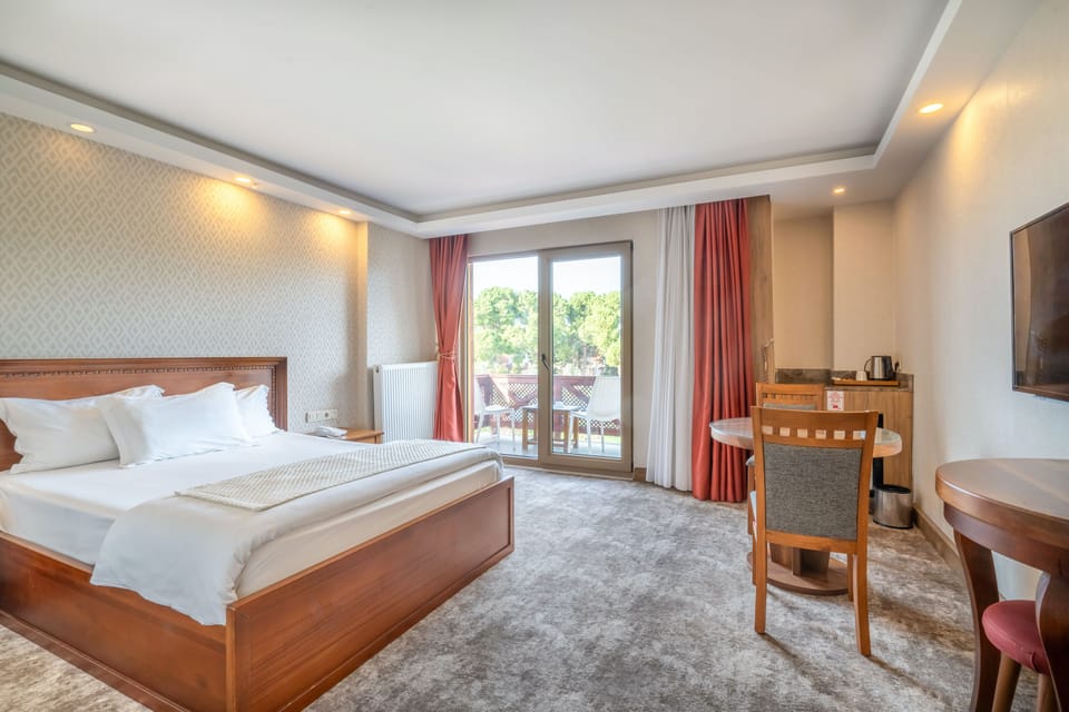 Deluxe Double Room, 1 Bedroom, Lanai | Premium bedding, minibar, desk, laptop workspace