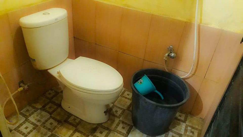 Standard Room | Bathroom | Shower, rainfall showerhead, towels