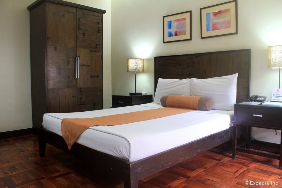 WiFi (free), bed sheets