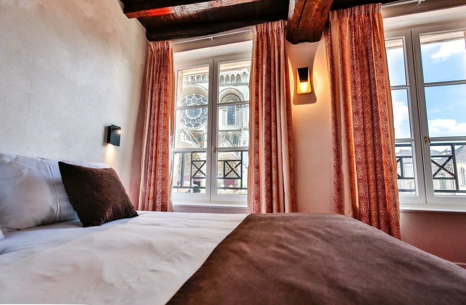 Deluxe Double Room, 1 King Bed | Premium bedding, pillowtop beds, desk, laptop workspace