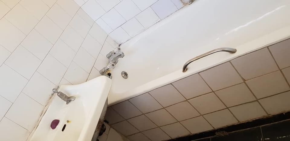 Family Room | Deep soaking bathtub