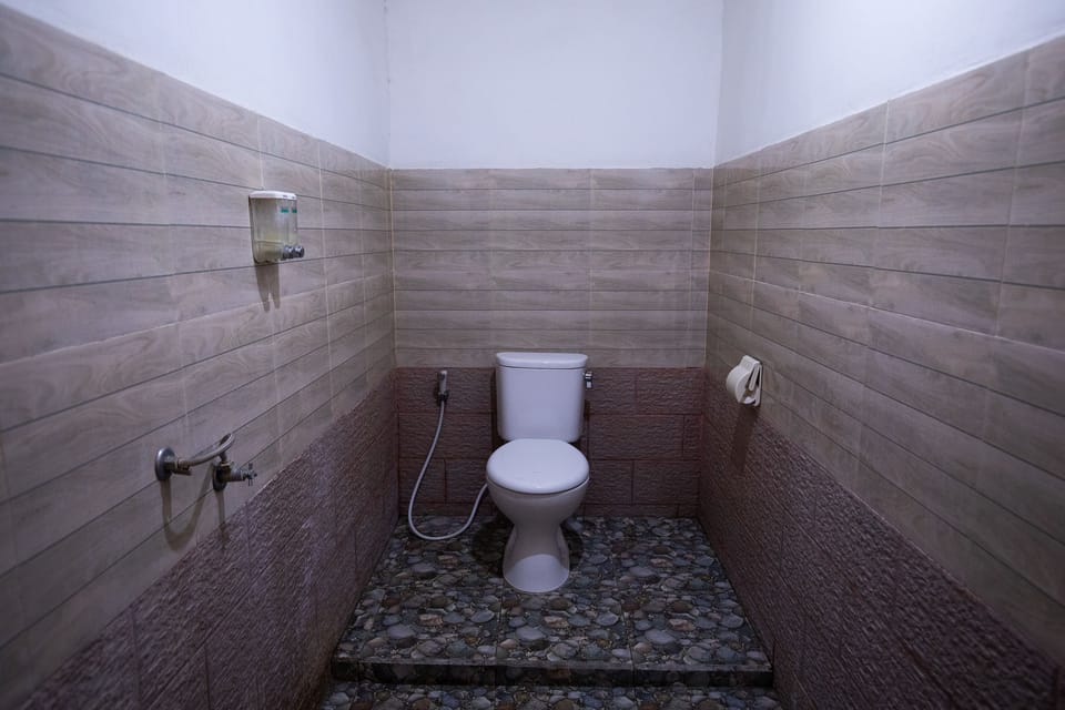 Deluxe Double Room | Bathroom shower