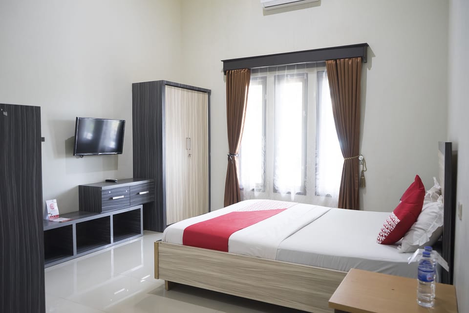 Standard Double Room | Desk, WiFi (free), bed sheets