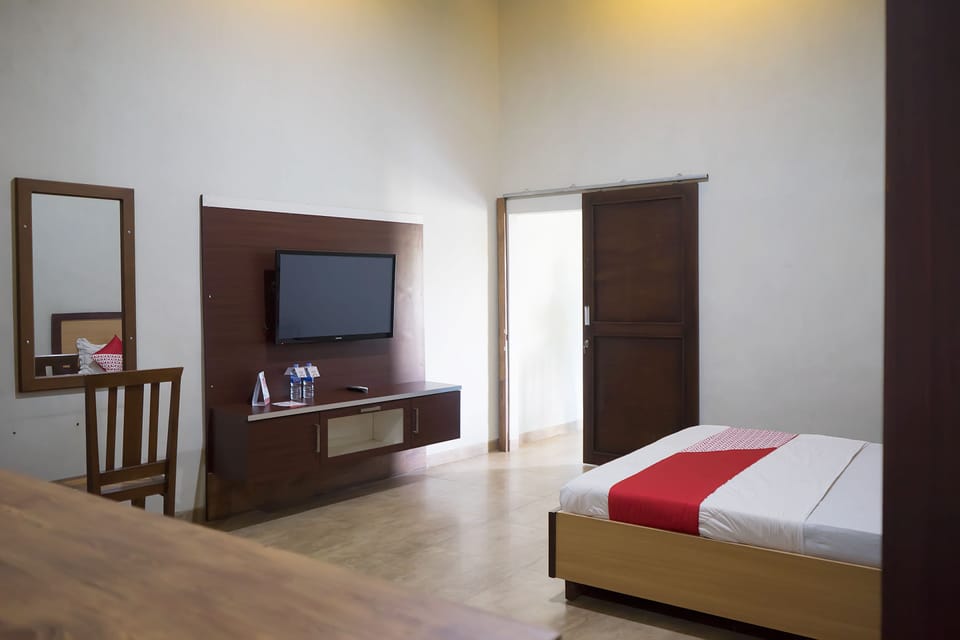 Deluxe Suite | Desk, WiFi (free), bed sheets