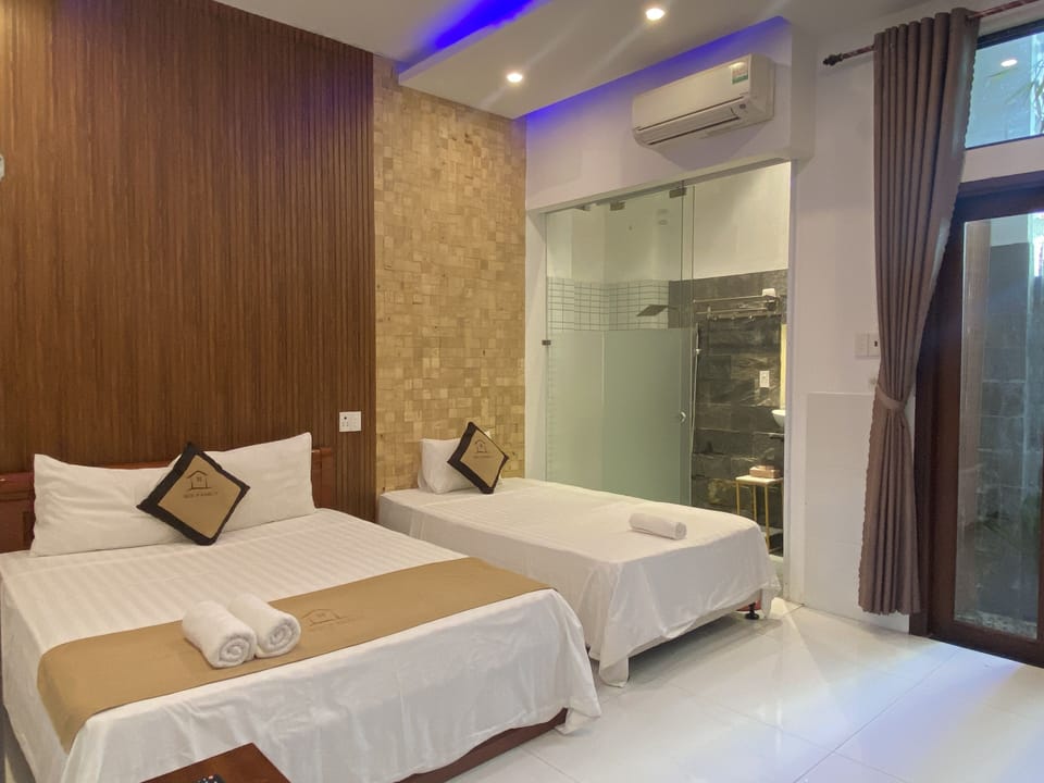 Minibar, desk, free WiFi, bed sheets