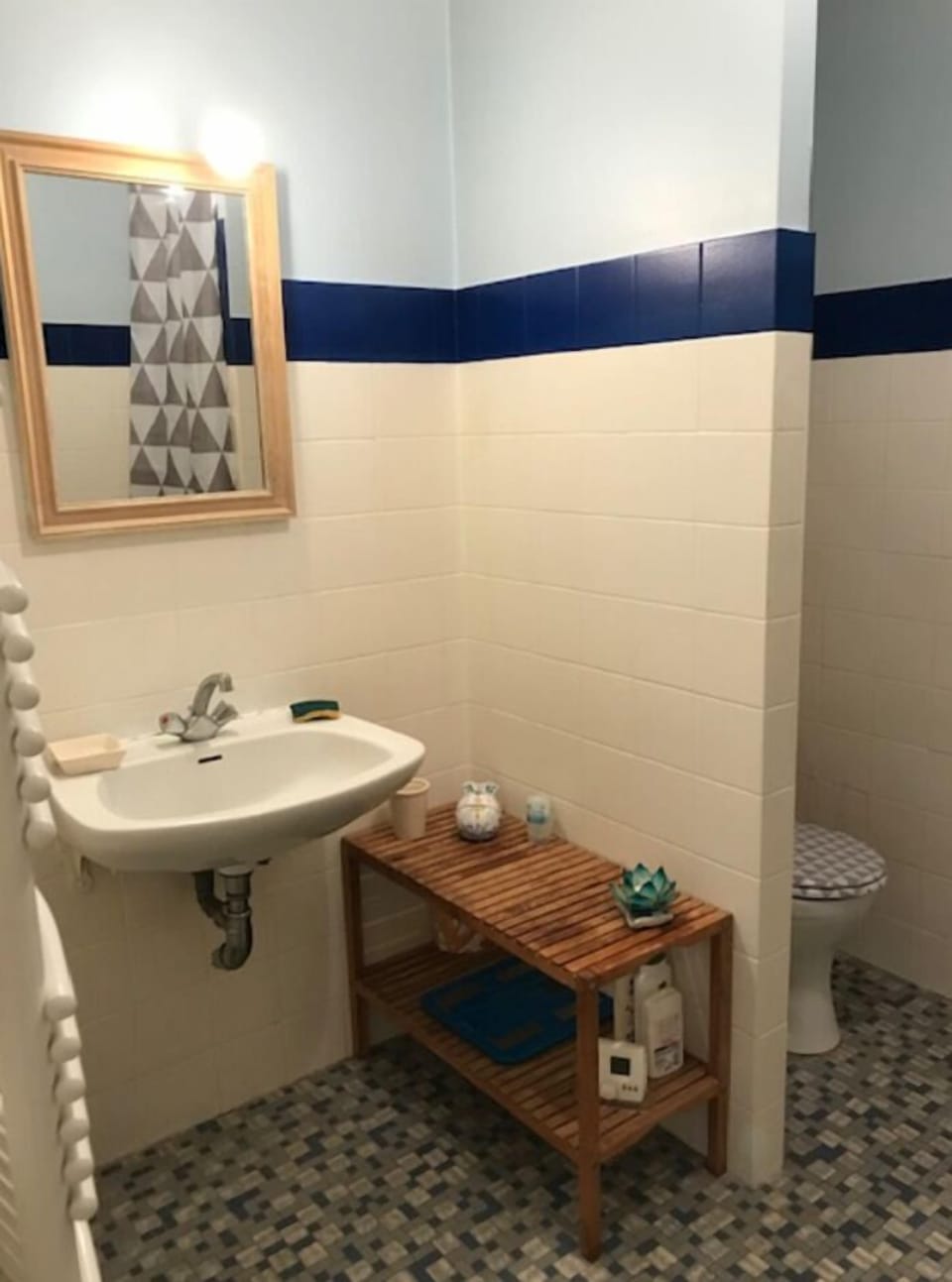 Bathroom sink