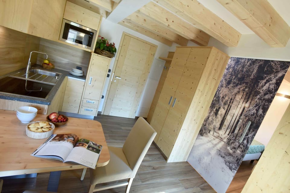 Studio, Balcony, Garden View | Private kitchen | Electric kettle