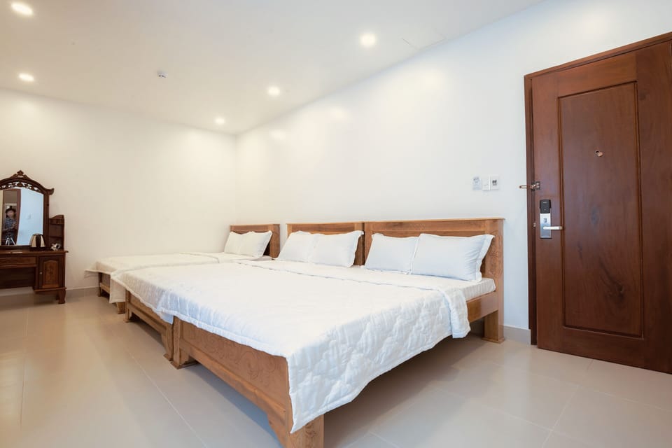 Family Room | Minibar, desk, soundproofing, free WiFi