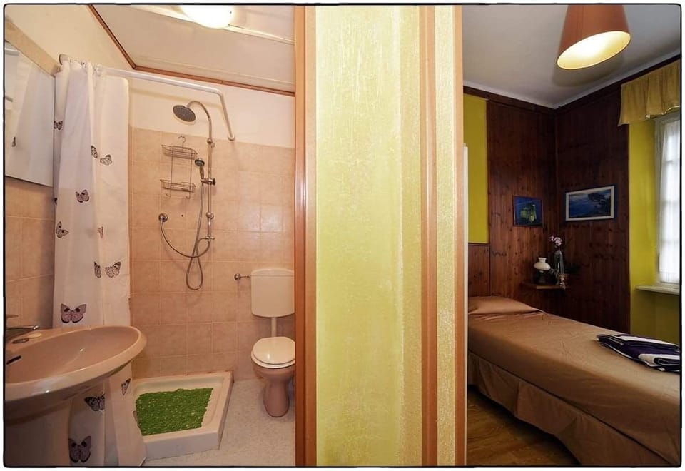 Twin Room (5) | Bathroom | Shower, designer toiletries, hair dryer, bidet