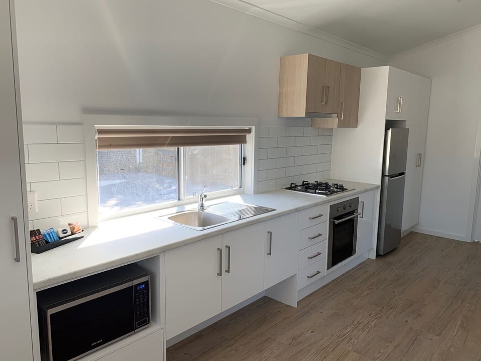 Seahorse Cabin - Accessible | Private kitchen | Full-size fridge, microwave, oven, stovetop