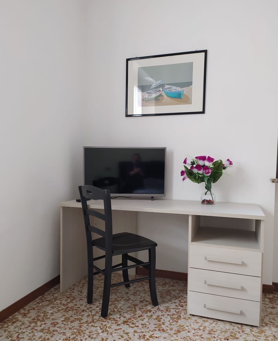 Double Room | Desk, WiFi (free)