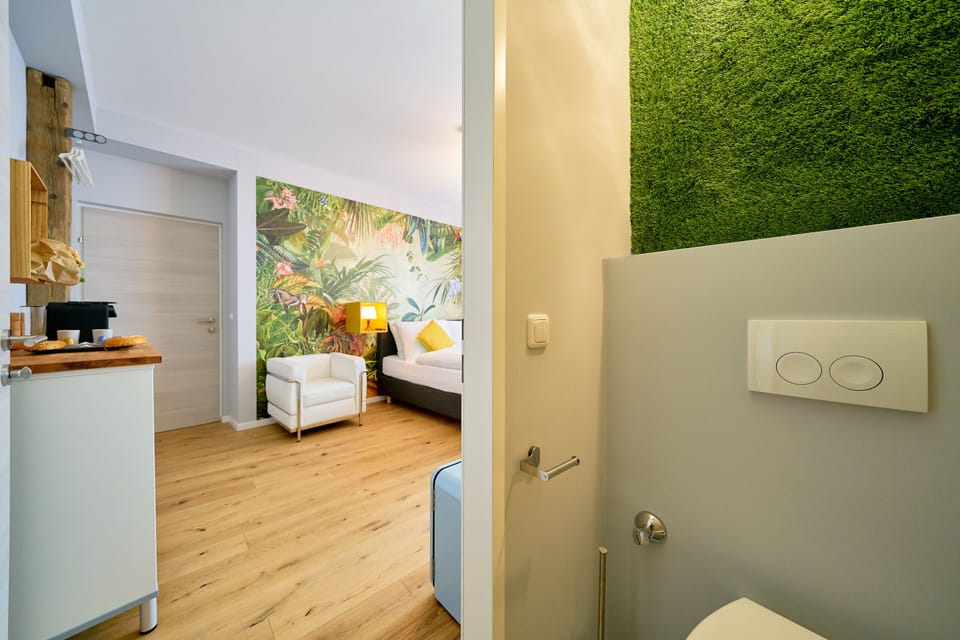 Superior Studio Suite (Olive) | Free minibar, individually decorated, individually furnished